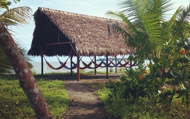 Iguana Lodge Beach Resort