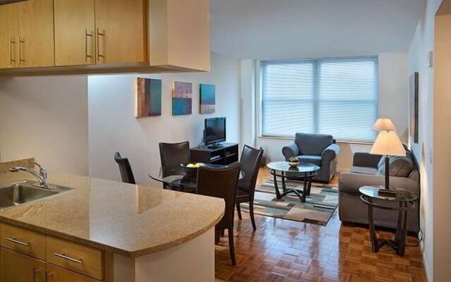 Premier Furnished Apt at Grove Pointe