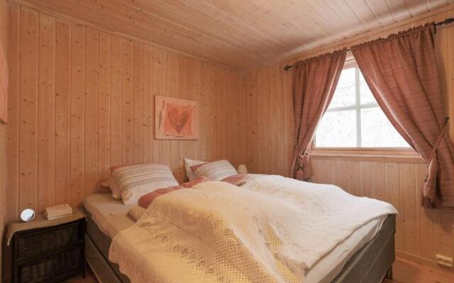 Cabin in Hodlekve with 5 bedrooms & hot tub.