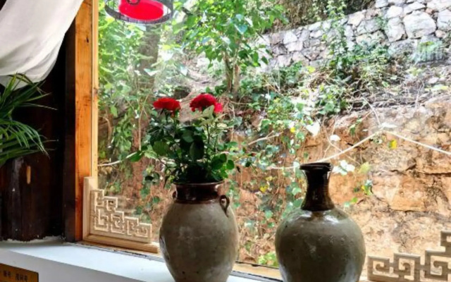 Lijiang Shu He Shangshanruoshui Inn