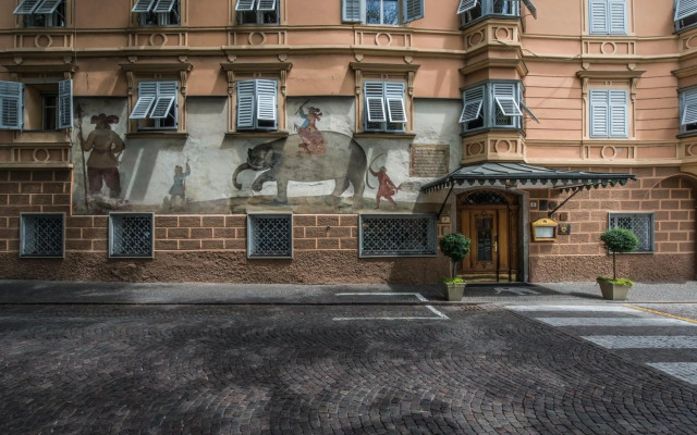 Hotel Elephant