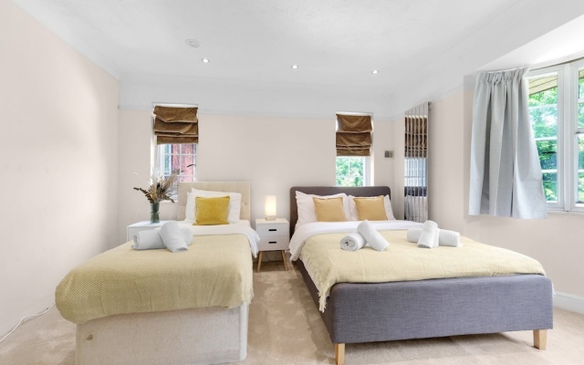 Elegant 5 Bedroom, 2 Bathroom Home at Marlow Hill