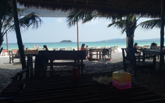 Sandbank Restaurant & Camping Koh Rong