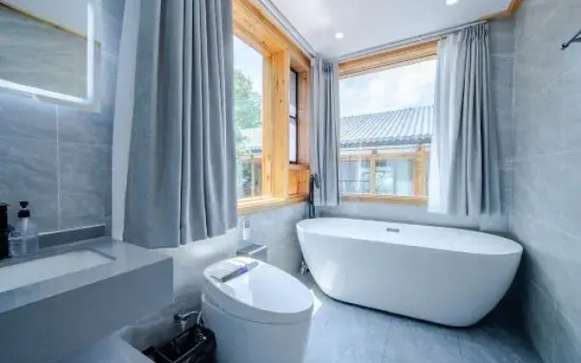 Qingchengshan Shanlishan Mijing Forest Hot Spring Guesthouse
