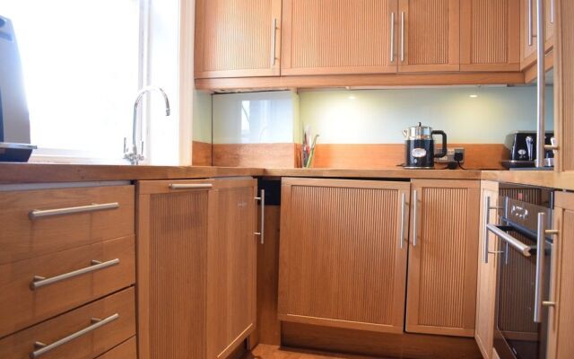 1 Bedroom Flat In Knightsbridge Sleeps 2