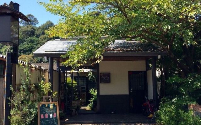 Yasuragi Guest House & Bar