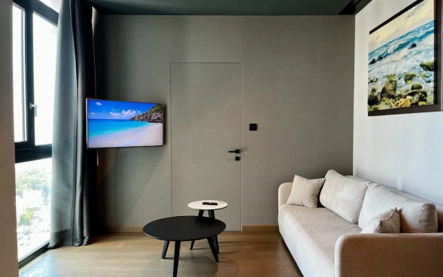 128 LIM - 2002 Stay Only Tower Suite