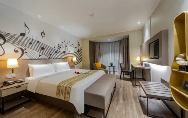 SKYBIRD Hotel (Shanghai International Resort - Chuansha Metro Station Store)