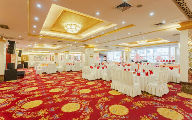 Golden Spring Hotel