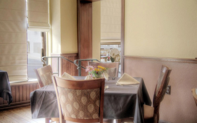 Hassayampa Inn