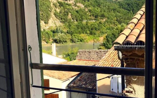 Chaleureux appartement au calme avec vue apaisante