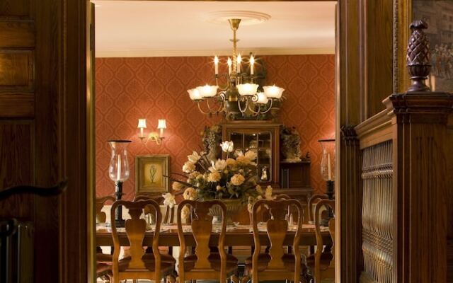 Ivy Lodge Bed & Breakfast