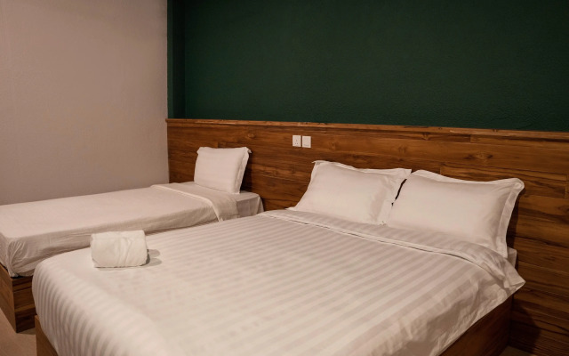 Room V @ Jalan Sultanah Near Bus Stop Batu Pahat