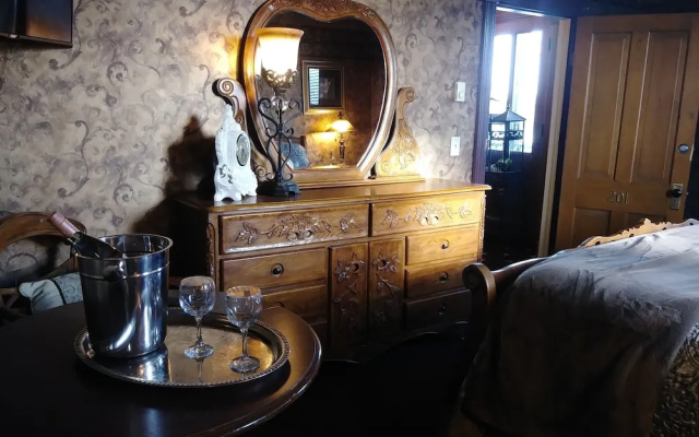 Thayer's Historic Bed n' Breakfast