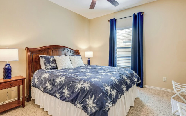 'rio Vista' Condo: Direct Guadalupe River Access!