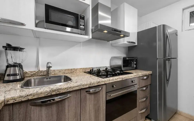 Charming 1br1ba Condo in Great Location With Pool