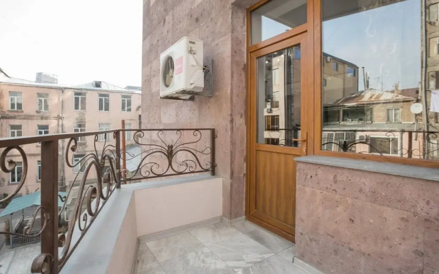 Stay Inn on 33.1 Mashtots Ave.
