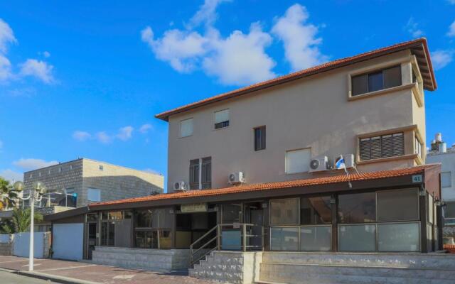 Amigo Hotel On The Beach