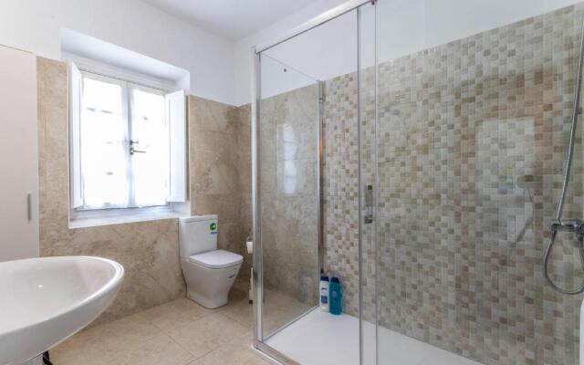 Antigua casa de escritor junto a la playa