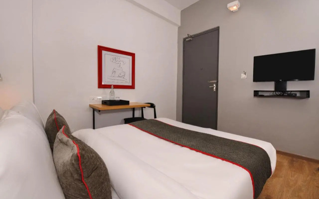 OYO 18258 Flagship Cherry Inn