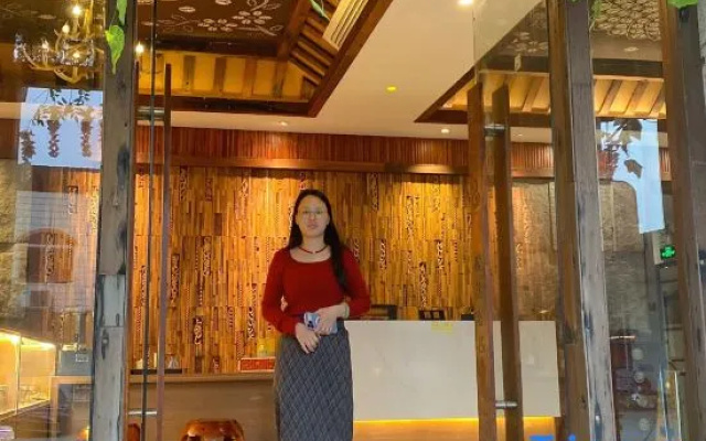 Mubian Inn – People – Chongzuo