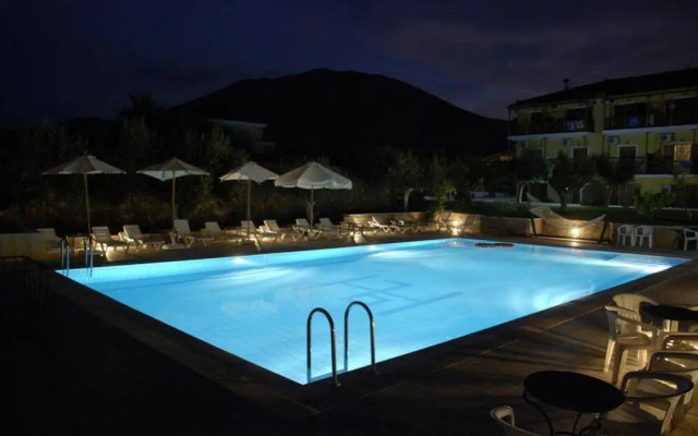 Porto Lourbas Hotel