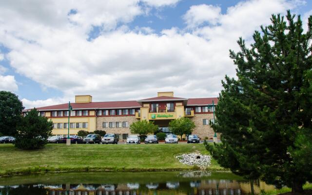 Holiday Inn Pewaukee - Milwaukee West by IHG