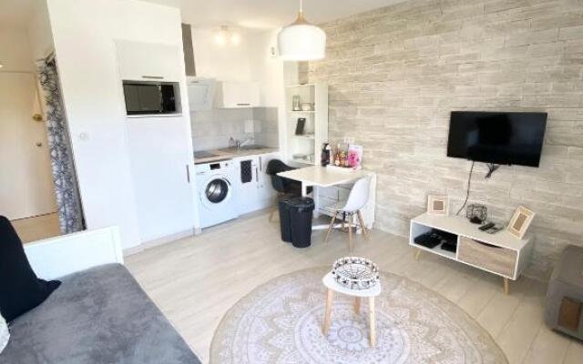 Studio Recent Proche de la Mer