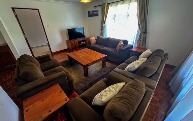 Spacious 4-bedroom with a pool