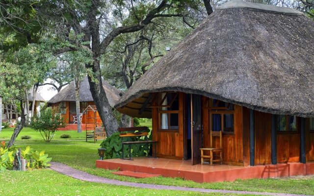 Hakusembe River Lodge