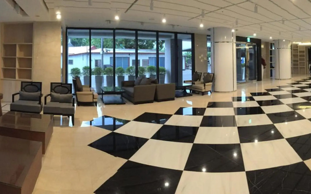 Shiny Ocean Hotel