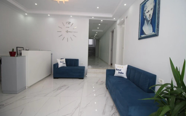 Julia Hotel
