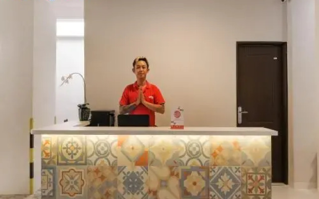Super OYO Collection O 90023 Damar Kusumo Guest House