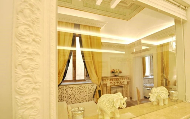 Luxury Navona Apartments by Flatinrome