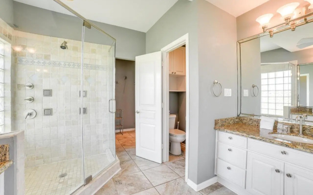 Oceanfront Galveston Beach House: Steps to Sand!