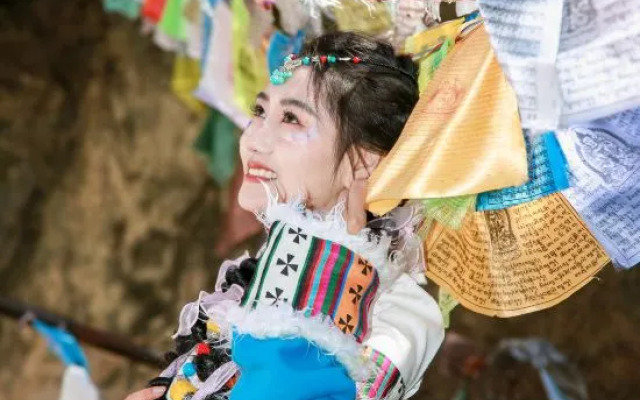 Danba Daughter Qing Manor (Jiaju Zangzhai No.1 Environmenttai Branch)