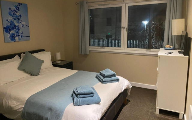 City Centre 2 bedroom apartment, secure parking.