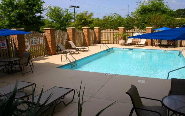 Holiday Inn Express Hotel & Suites Bluffton @ Hilton Head Area