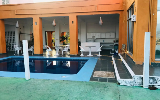 Casa Mexicana La Reyna