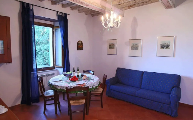 Splendid Farmhouse in Gualdo Cattaneo with Hot Tub