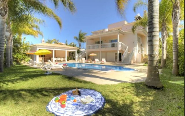 Villa 5 Bedrooms With Pool 107747