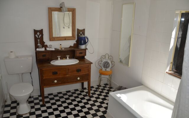 Leura House