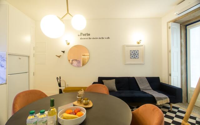 Janelas de São Bento by Porto City Hosts