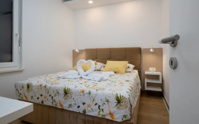 Exquisite and Stylish Apartment Trogir