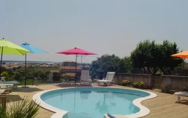 Studio climatisé tout équipé à 2.5 km des plages