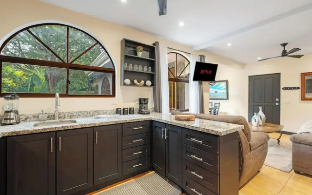 Suite 3 - Jaguar Beach & Pool 2 BR Condo