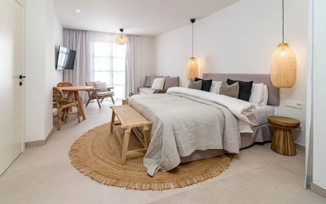 A4- Seaclub Suites by Roomservices