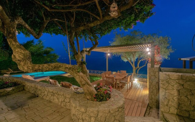 Beachfront Villa Benele