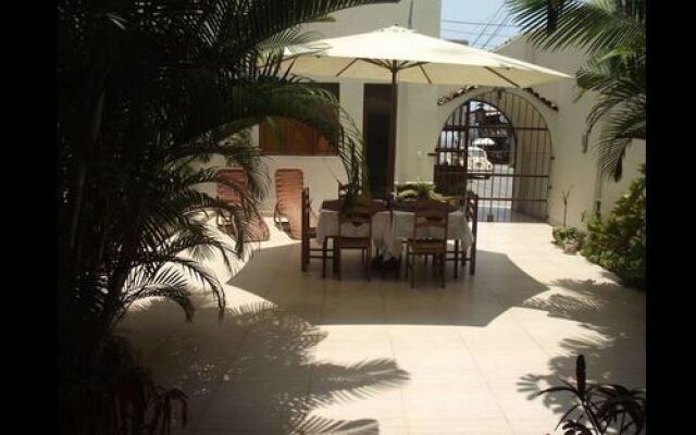 Las Brisas Hostal