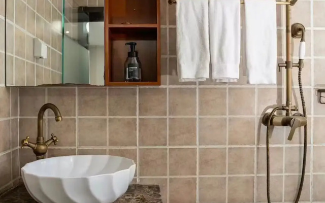 Nostalgia Hotel (Beijing Confucius Temple and Imperial College Museum & Gui Street）